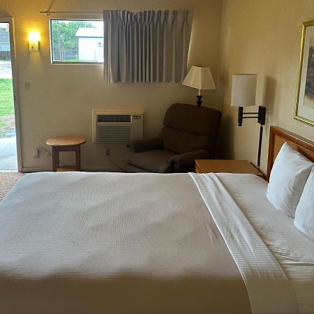 Big Bend Traveler'S Inn Great Bend Buitenkant foto