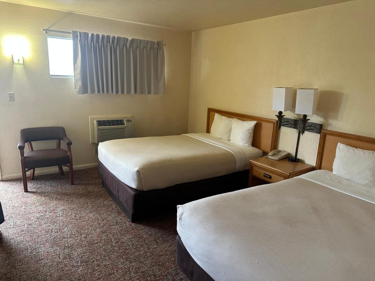 Big Bend Traveler'S Inn Great Bend Buitenkant foto